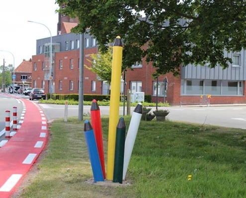 Potloodpalen geven de schoolzone aan in Zwevelgem
