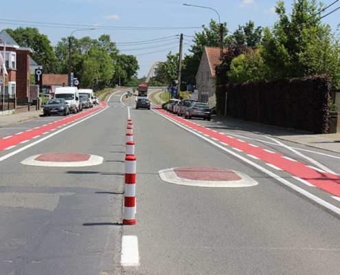 Gumatec rijbaankussens in de schoolstraat van Zwevegem